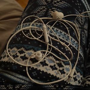 I got a phone that don’t need these headphones.